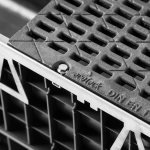 Лоток 300.339 h364 пластиковый HEAVY 300 с решеткой чугунной ячеистой (черный) - ТЛК Галеон | Надежный партнер в области каменной продукции и решений для благоустройства городских пространств.